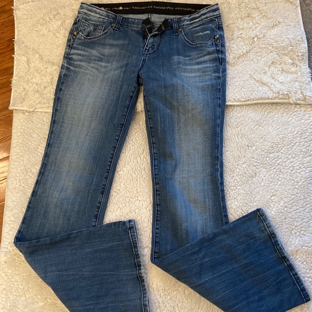 Rerock for Express jeans in women’s size 8 long. Flawless condition.